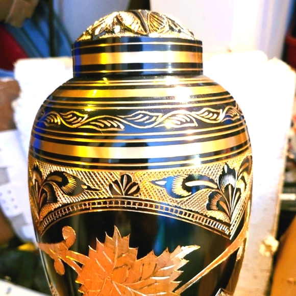 Cremation Urn Metal Urns Heritage Collection Sultan Brass Cremation Urn with Ha - Picture 2 of 10